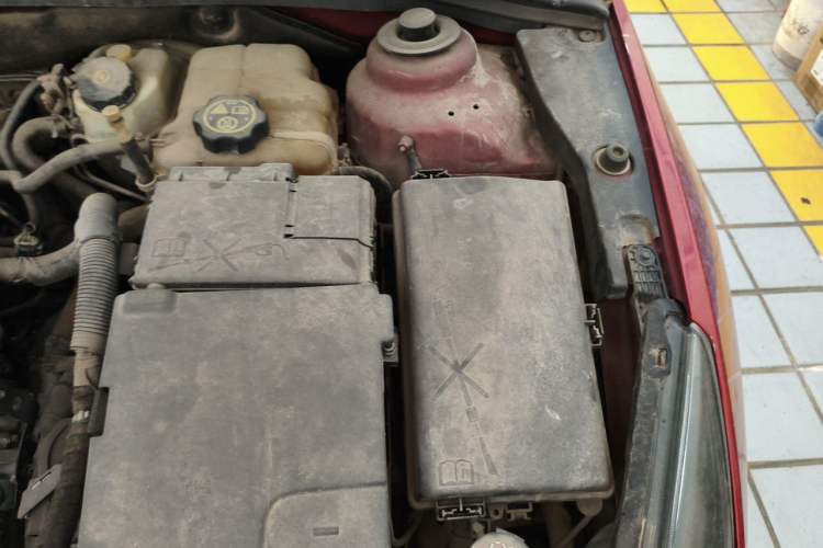 Used Chevrolet Cruze 2011 1.6L SE Automatic Engine Bay Left