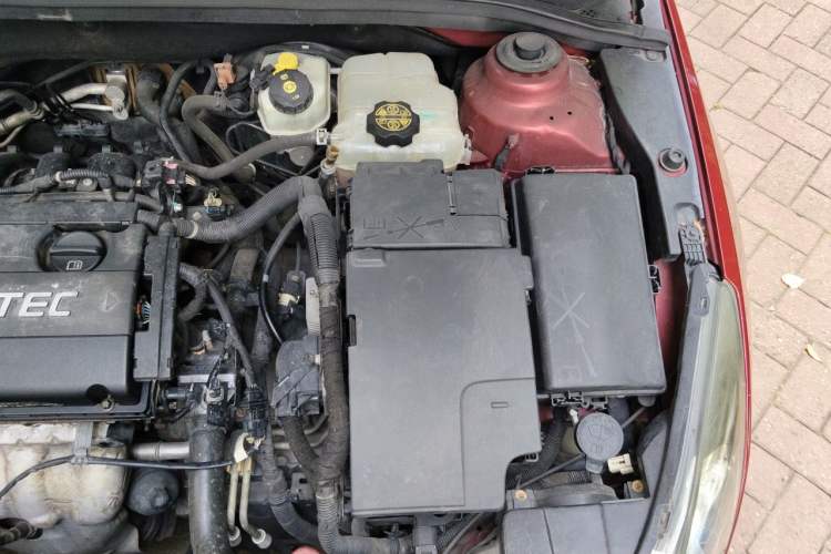 Used Chevrolet Cruze 2011 1.6L SE Automatic Edition – Transformers Version Engine Bay Left