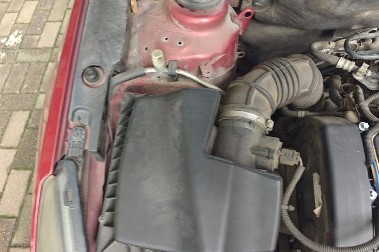 Used Chevrolet Cruze 2011 1.6L SL Grand Touring Edition Automatic Engine Bay Right