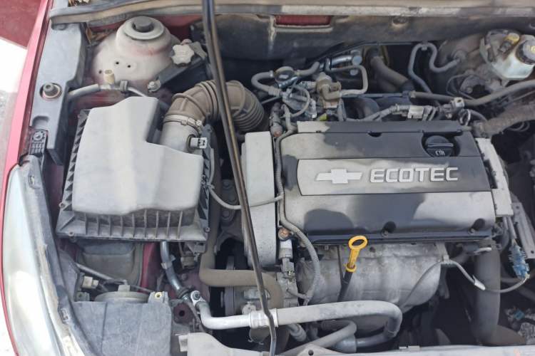 Used Chevrolet Cruze 2011 1.6L SL MT Engine Bay Right