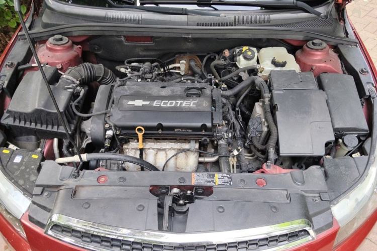 Used Chevrolet Cruze 2011 1.6L SE Automatic Edition – Transformers Version Engine Bay