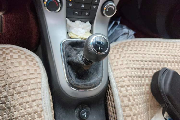 Used Chevrolet Cruze 2011 1.6T SE MT Gear Lever