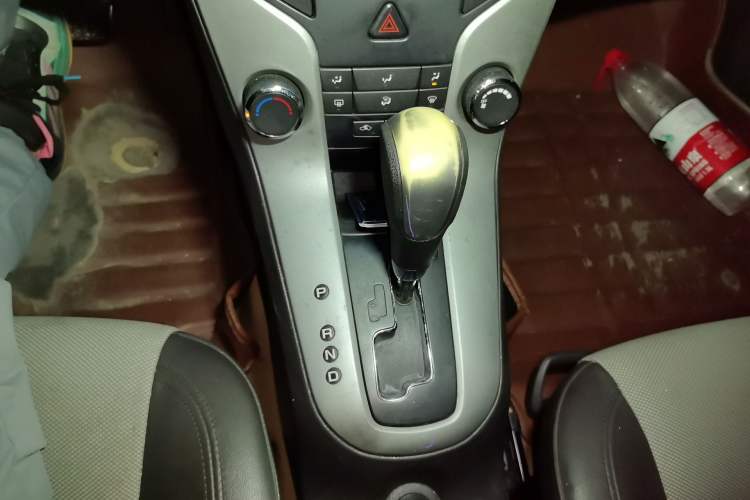 Used Chevrolet Cruze 2011 1.8L SE Automatic Gear Lever