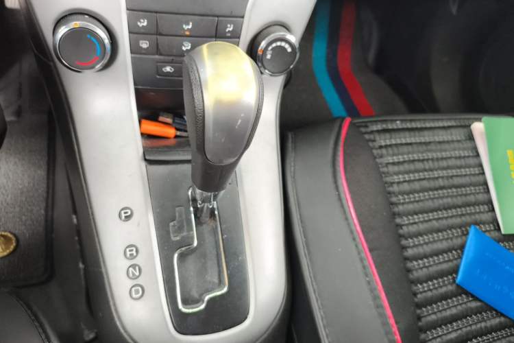 Used Chevrolet Cruze 2011 1.6L SE Automatic Gear Lever