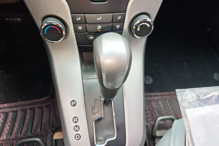 Used Chevrolet Cruze 2011 1.6L SE Automatic Gear Lever