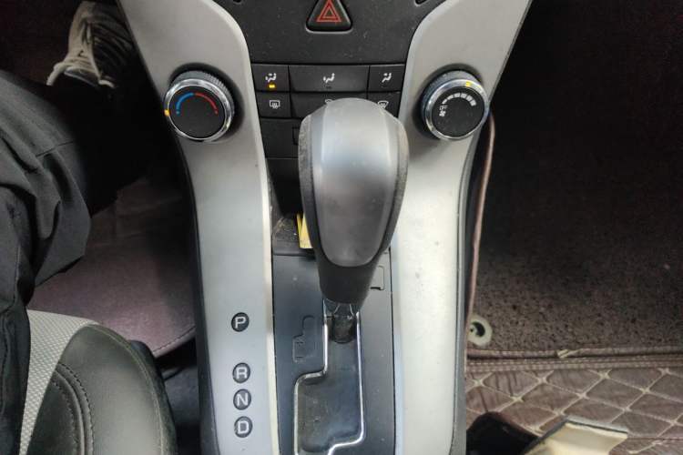 Used Chevrolet Cruze 2011 1.6L SL Grand Touring Edition Automatic Gear Lever