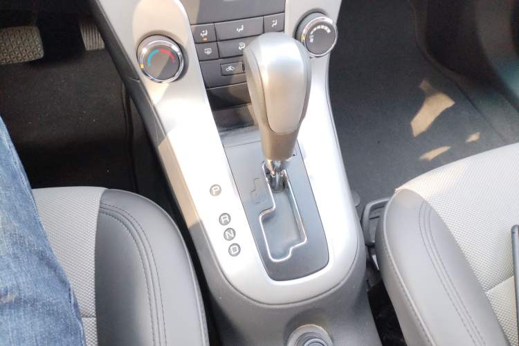 Used Chevrolet Cruze 2011 1.8L SE Automatic Gear Lever