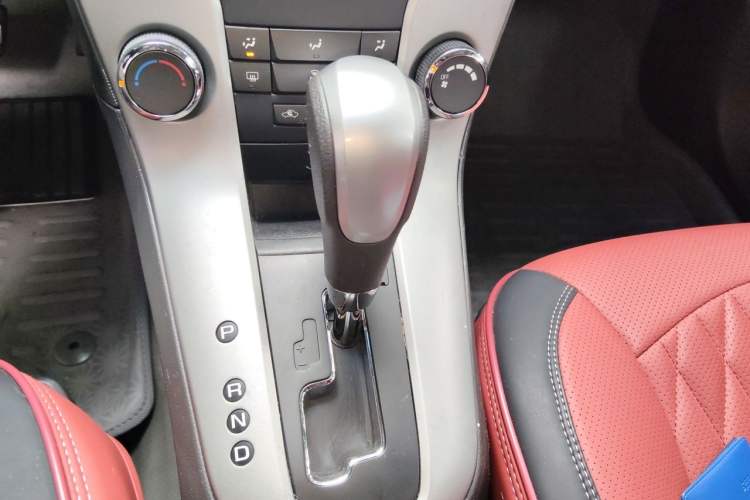 Used Chevrolet Cruze 2011 1.6L SE Automatic Edition – Transformers Version Gear Lever