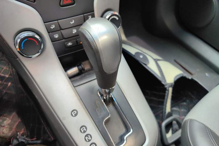 Used Chevrolet Cruze 2011 1.6L SL Grand Touring Edition Automatic Gear Lever
