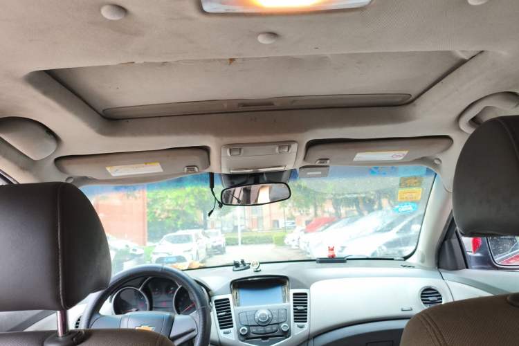 Used Chevrolet Cruze 2011 1.6L SE MT Transformers Edition Headliner