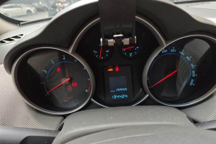 Used Chevrolet Cruze 2011 1.6L SE MT Transformers Edition Instrument Cluster