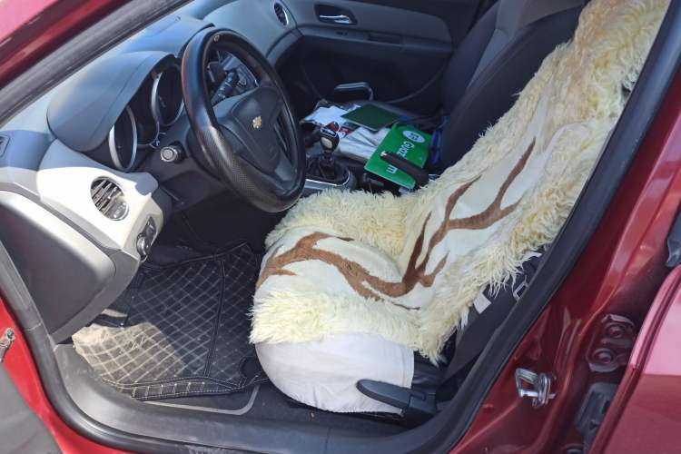 Used Chevrolet Cruze 2011 1.6L SL MT Left Front Seat