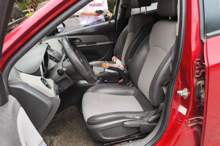 Used Chevrolet Cruze 2011 1.6L SE MT Transformers Edition Left Front Seat