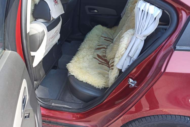 Used Chevrolet Cruze 2011 1.6L SL MT Left Rear Seat