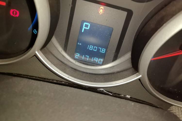 Used Chevrolet Cruze 2011 1.8L SE Automatic Odometer Close Up
