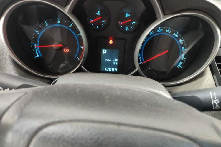 Used Chevrolet Cruze 2011 1.6L SL Grand Touring Edition Automatic Odometer Close Up