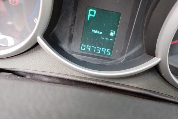 Used Chevrolet Cruze 2011 1.8L SE Automatic Odometer Close Up