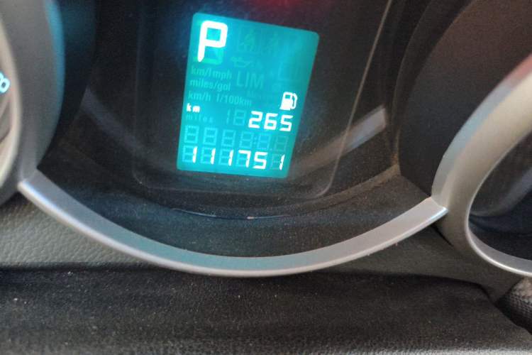 Used Chevrolet Cruze 2011 1.6L SE Automatic Odometer Close Up