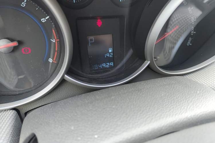 Used Chevrolet Cruze 2011 1.6L SL Grand Touring Edition Automatic Odometer Close Up