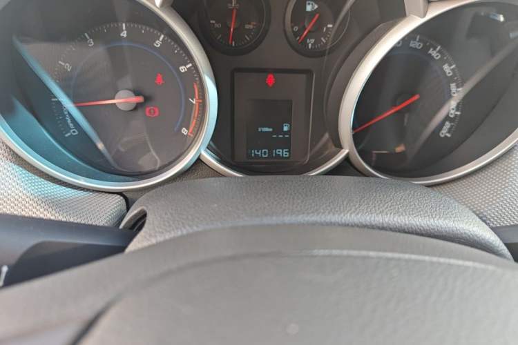 Used Chevrolet Cruze 2011 1.6L SE MT Transformers Edition Odometer Close Up