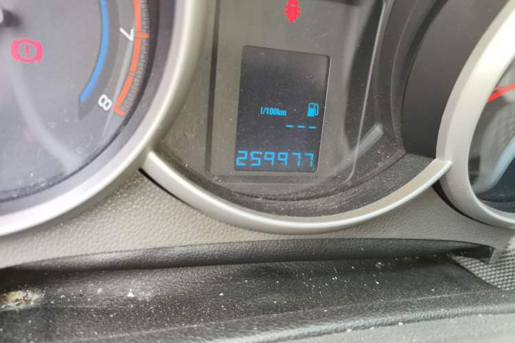 Used Chevrolet Cruze 2011 1.6L SE MT Transformers Edition Odometer Close Up