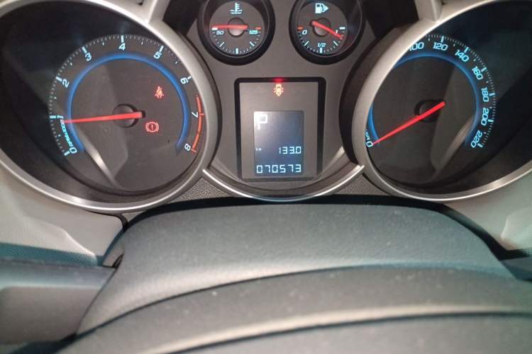 Used Chevrolet Cruze 2011 1.6L SL Grand Touring Edition Automatic Odometer Close Up