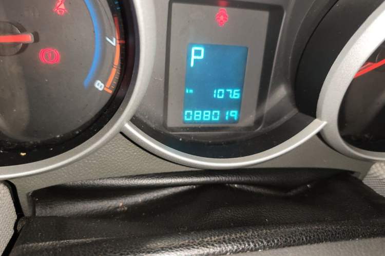Used Chevrolet Cruze 2011 1.8L SE Automatic Odometer Close Up