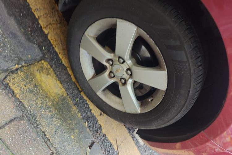 Used Chevrolet Cruze 2011 1.6L SL Grand Touring Edition Automatic Right Front Wheel Hub