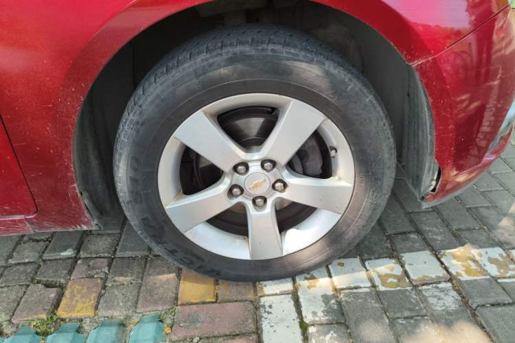 Used Chevrolet Cruze 2011 1.6L SE Automatic Right Front Wheel Hub