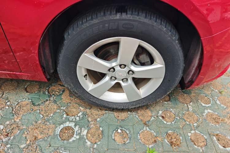 Used Chevrolet Cruze 2011 1.6L SE Automatic Right Front Wheel Hub