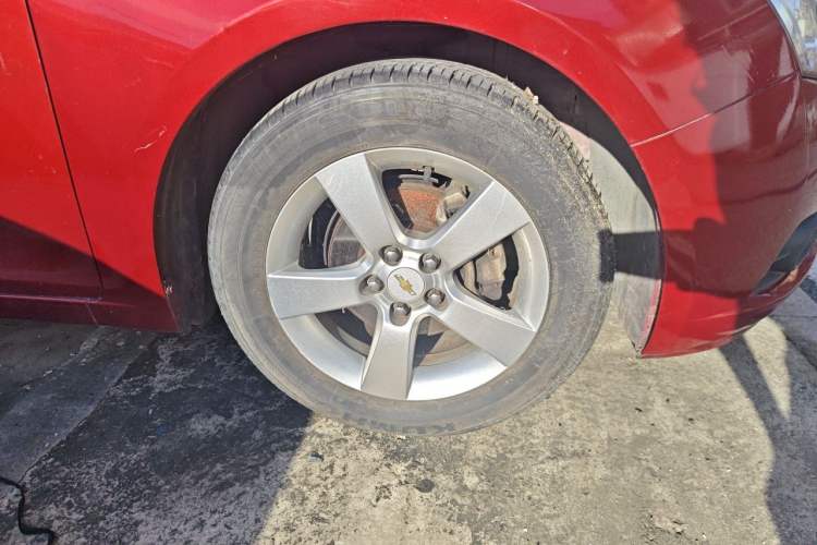 Used Chevrolet Cruze 2011 1.6L SE MT Transformers Edition Right Front Wheel Hub