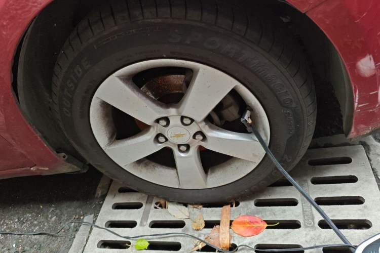 Used Chevrolet Cruze 2011 1.6L SE MT Transformers Edition Right Front Wheel Hub