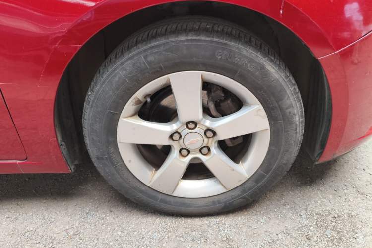 Used Chevrolet Cruze 2011 1.6L SE MT Transformers Edition Right Front Wheel Hub