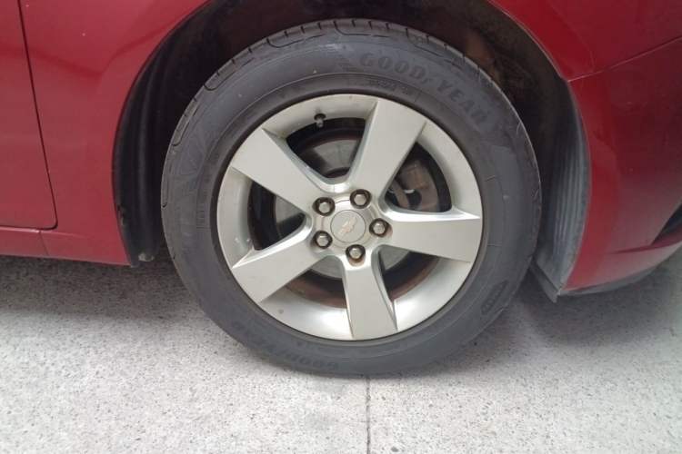 Used Chevrolet Cruze 2011 1.6L SL Grand Touring Edition Automatic Right Front Wheel Hub