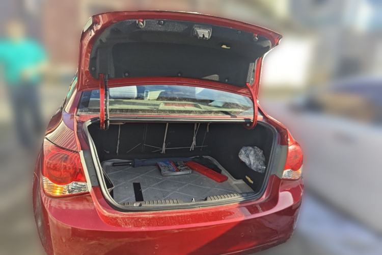 Used Chevrolet Cruze 2011 1.6L SE MT Transformers Edition Trunk