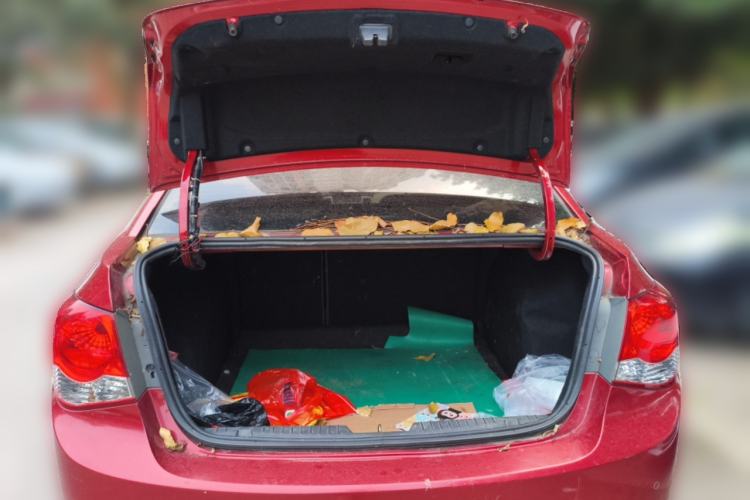 Used Chevrolet Cruze 2011 1.6L SE MT Transformers Edition Trunk