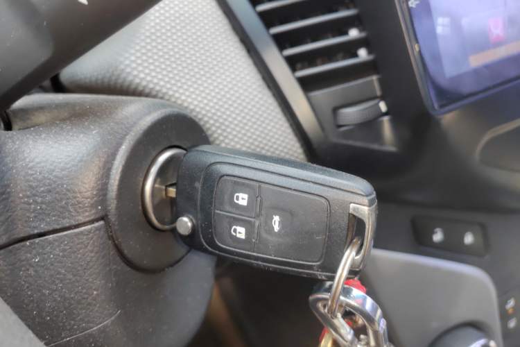 Used Chevrolet Cruze 2011 1.8L SE Automatic Vehicle Key