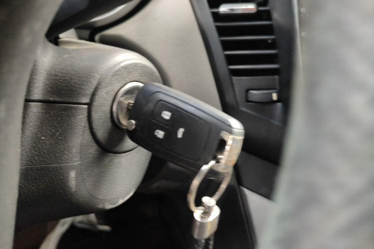Used Chevrolet Cruze 2011 1.6L SL Grand Touring Edition Automatic Vehicle Key
