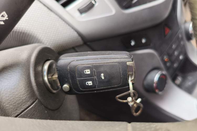 Used Chevrolet Cruze 2011 1.6L SE MT Transformers Edition Vehicle Key