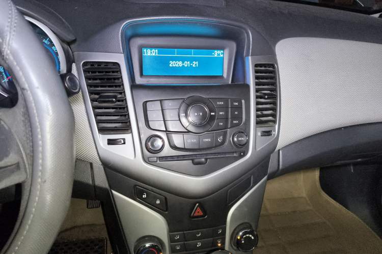 Used Chevrolet Cruze 2011 1.8L SE Automatic Audio And AC Panel