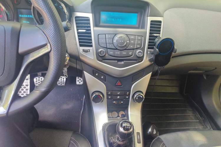 Used Chevrolet Cruze 2011 1.6T SE MT Transformers Edition Audio And AC Panel