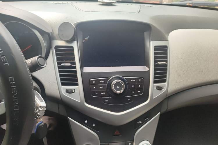 Used Chevrolet Cruze 2011 1.6L SL Grand Touring Edition Automatic Audio And AC Panel