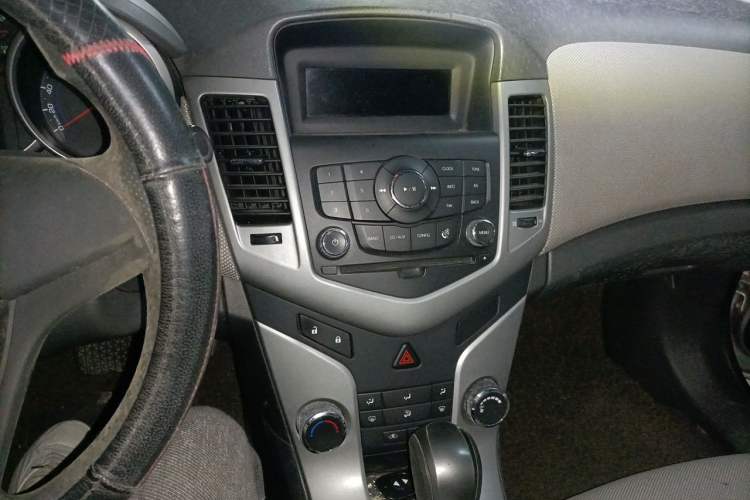 Used Chevrolet Cruze 2011 1.6L SL Grand Touring Edition Automatic Audio And AC Panel