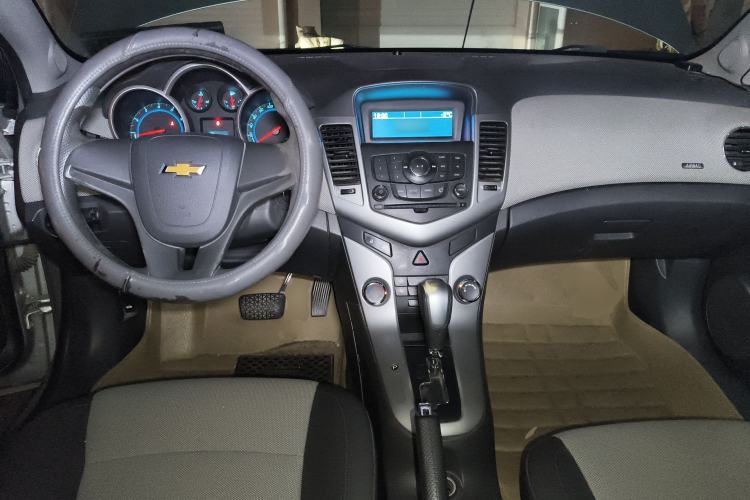 Used Chevrolet Cruze 2011 1.8L SE Automatic Center Console