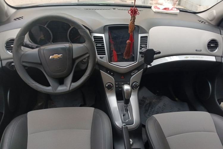Used Chevrolet Cruze 2011 1.8L SE Automatic Center Console