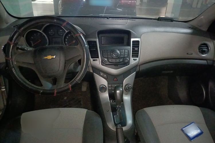 Used Chevrolet Cruze 2011 1.6L SL Grand Touring Edition Automatic Center Console