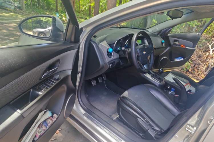 Used Chevrolet Cruze 2011 1.6T SE MT Transformers Edition Driver Seat