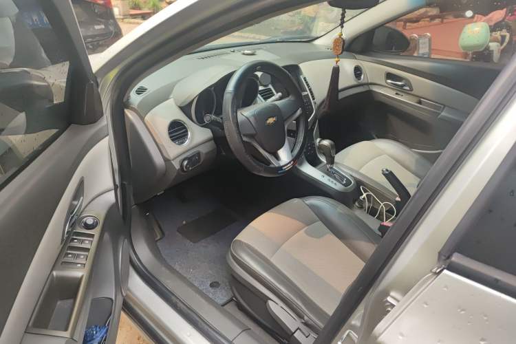 Used Chevrolet Cruze 2011 1.6L SL Grand Touring Edition Automatic Driver Seat