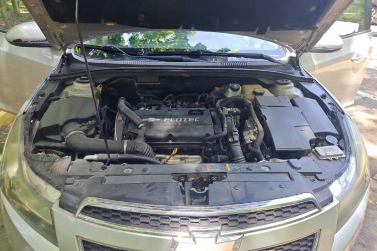 Used Chevrolet Cruze 2011 1.6T SE MT Transformers Edition Engine Bay