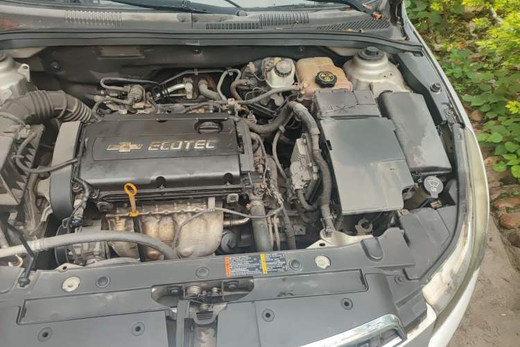 Used Chevrolet Cruze 2011 1.6L SL Grand Touring Edition Automatic Engine Bay Left